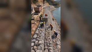 No más revestimiento de hormigón rígido. Las jaulas de gaviones permiten que el agua y el suelo circulen y restablecen la ecología natural.