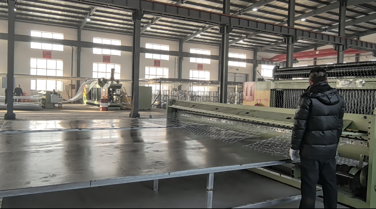 Últimos blogs de la empresa sobre ¿Por qué más fabricantes están eligiendo la nueva máquina de gabión de alta velocidad de Jinlida?