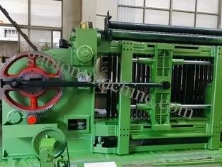 comprar 4000m m galvanizaron la malla de alambre automática de la máquina 80*100m m de Gabion para la jaula de piedra fabricación en línea